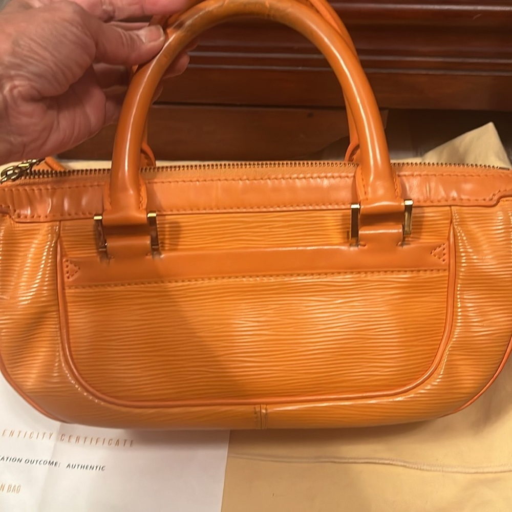 LV Two Way Bag with Certificate of Authenticity and dust bag - Picture 9 of 10